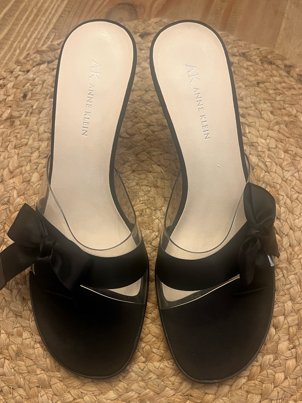 ANNE KLEIN vinyl and black satin bow heeled shoes. Size 7. Like new.